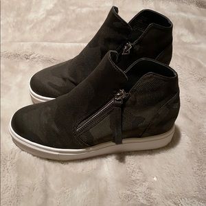 Steve Madden military green wedgie booties 5.5